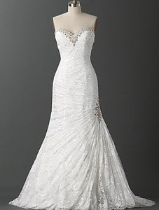 Alfred Angelo 'Juliet' size 6 new wedding dress front view on mannequin