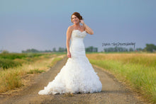 Load image into Gallery viewer, Marcella&#39;s Bridal &#39;R242&#39; - Marcella&#39;s Bridal - Nearly Newlywed Bridal Boutique - 2
