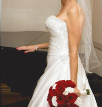 Load image into Gallery viewer, Essence of Australia &#39;1052&#39; - essence of australia - Nearly Newlywed Bridal Boutique - 4

