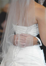Load image into Gallery viewer, Essence of Australia &#39;1052&#39; - essence of australia - Nearly Newlywed Bridal Boutique - 5

