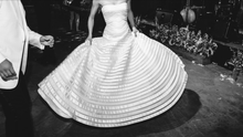 Load image into Gallery viewer, Vera Wang White &#39;Victoria&#39; - Vera Wang White - Nearly Newlywed Bridal Boutique - 5
