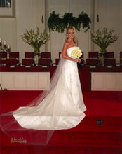 Load image into Gallery viewer, Allure Bridals &#39;Allure&#39; - Allure Bridals - Nearly Newlywed Bridal Boutique - 1
