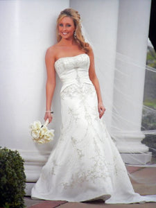 Allure Bridals 'Allure' - Allure Bridals - Nearly Newlywed Bridal Boutique - 2