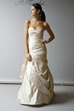 Load image into Gallery viewer, St. Pucchi Style Z366 - St Pucchi - Nearly Newlywed Bridal Boutique - 1
