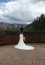Load image into Gallery viewer, Justin Alexander &#39;88126&#39; wedding dress size-04 PREOWNED
