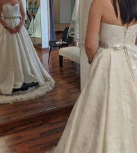 Load image into Gallery viewer, Justin Alexander &#39;9858&#39; wedding dress size-08 SAMPLE
