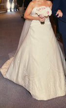 Load image into Gallery viewer, Matthew Christopher &#39;2603&#39; wedding dress size-06 PREOWNED

