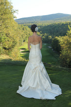 Load image into Gallery viewer, Lea Ann Belter &#39;Mathia&#39; - Lea Ann Belter - Nearly Newlywed Bridal Boutique - 3
