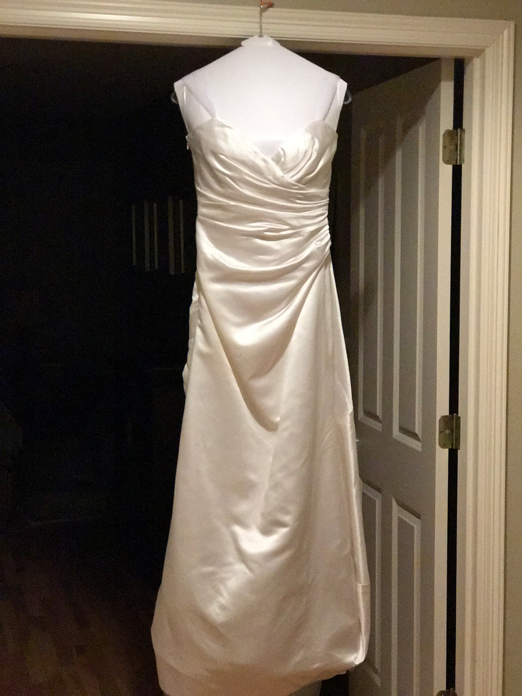 Vera Wang 'VWG-2G155' size 4 used wedding dress front view on hanger
