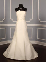 Load image into Gallery viewer, Anne Barge &#39;168&#39; size 8 new wedding dress front view on mannequin
