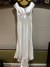 Load image into Gallery viewer, Allure Bridals &#39;M574&#39; wedding dress size-18 NEW
