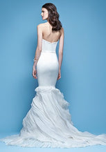 Load image into Gallery viewer, Carolina Herrera &#39;Jordana&#39; - Carolina Herrera - Nearly Newlywed Bridal Boutique - 1
