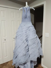 Load image into Gallery viewer, Vera Wang White &#39;Tiered Organza T-Back Ball Gown&#39; wedding dress size-08 PREOWNED
