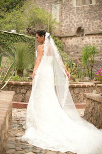 Enzoani 'Eva' size 6 used wedding dress side view on bride