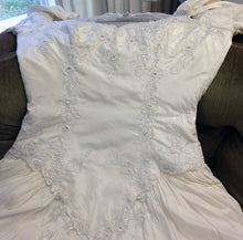 Load image into Gallery viewer, Miri of New York &#39;Custom&#39; - Miri of New York - Nearly Newlywed Bridal Boutique - 3
