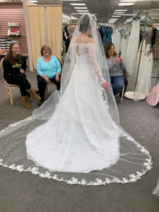 Oleg Cassini 'CWG765' wedding dress size-08 PREOWNED