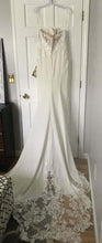 Load image into Gallery viewer, Essense of Australia &#39;D2597&#39; wedding dress size-12 SAMPLE
