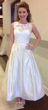Load image into Gallery viewer, Theia Couture #890050 Wedding Dress - THEIA - Nearly Newlywed Bridal Boutique - 1
