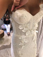 Load image into Gallery viewer, inbal dror &#39;19-5&#39; wedding dress size-06 PREOWNED
