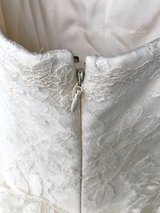 Vera Wang 'Ophelia' size 8 new wedding dress back view on hanger
