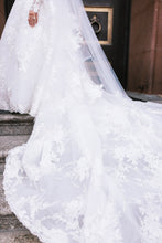 Load image into Gallery viewer, Monique Lhuillier &#39;WISH&#39; wedding dress size-10 PREOWNED
