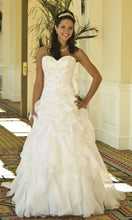 Load image into Gallery viewer, Demetrios &#39;98249&#39; - Demetrios - Nearly Newlywed Bridal Boutique - 5
