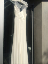Load image into Gallery viewer, Hayley Paige &#39;Jordan&#39; - Hayley Paige - Nearly Newlywed Bridal Boutique - 3
