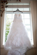 Load image into Gallery viewer, David&#39;s Bridal &#39;Monique Luo&#39; - David&#39;s Bridal - Nearly Newlywed Bridal Boutique - 2
