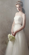 Load image into Gallery viewer, Vera Wang &#39;Fern Embroidery&#39; - Vera Wang - Nearly Newlywed Bridal Boutique - 1

