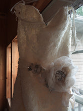 Load image into Gallery viewer, Enzoani &#39;Diana&#39; - Enzoani - Nearly Newlywed Bridal Boutique - 3
