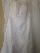 Load image into Gallery viewer, Mackenzie Michaels &#39;White Lace&#39; - Mackenzie Michaels - Nearly Newlywed Bridal Boutique - 5
