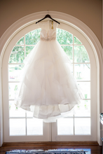 Load image into Gallery viewer, Hayley Paige &#39;Londyn&#39; - Hayley Paige - Nearly Newlywed Bridal Boutique - 5

