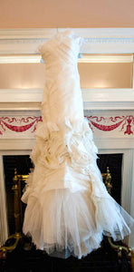 Vera Wang 'Kirsten' Ivory Flange Wedding Dress - Vera Wang - Nearly Newlywed Bridal Boutique - 1