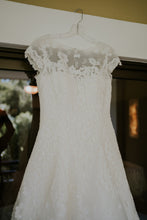 Load image into Gallery viewer, Oleg Cassini &#39;CMK513&#39; wedding dress size-08 PREOWNED
