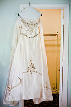 Load image into Gallery viewer, Reem Acra &#39;A-Line&#39; - Reem Acra - Nearly Newlywed Bridal Boutique - 1
