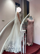 Load image into Gallery viewer, Essense of Australia &#39;EDD258001&#39; wedding dress size-10 SAMPLE
