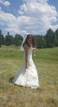 Load image into Gallery viewer, David&#39;s Bridal &#39;Oleg Cassini&#39; wedding dress size-04 PREOWNED
