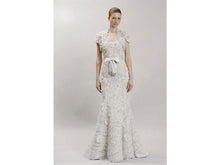 Load image into Gallery viewer, Monique Lhuillier &#39;Platinum Deluxe&#39; Wedding Dress - Monique Lhuillier - Nearly Newlywed Bridal Boutique - 3
