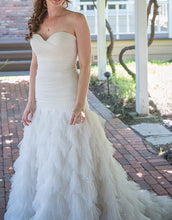 Load image into Gallery viewer, Kenneth Pool &#39;Fashionista&#39; size 6 used wedding dress front view on bride
