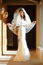 Load image into Gallery viewer, Monique Lhuillier &#39;Amaranth&#39; - Monique Lhuillier - Nearly Newlywed Bridal Boutique - 2
