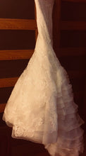 Load image into Gallery viewer, Vera Wang &#39;Leda&#39; size 2 used wedding dress side view on hanger
