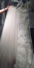 Load image into Gallery viewer, Vera Wang &#39;Leda&#39; size 2 used wedding dress view of fabric
