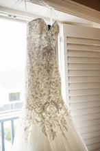 Load image into Gallery viewer, Allure Bridals &#39;C286&#39; - Allure Bridals - Nearly Newlywed Bridal Boutique - 5
