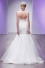 Load image into Gallery viewer, Hayley Paige &#39;Brooke&#39; size 2 used wedding dress back view on model
