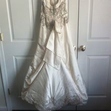 Load image into Gallery viewer, Rivini Fit and Flare with veil - Rivini - Nearly Newlywed Bridal Boutique - 2
