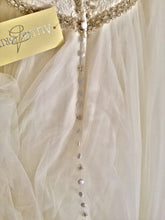 Load image into Gallery viewer, Allure &#39;9142&#39; - Allure - Nearly Newlywed Bridal Boutique - 4
