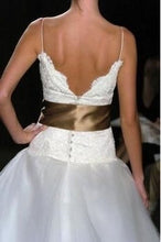 Load image into Gallery viewer, Monique Lhuillier &#39;Swan Lake&#39; - Monique Lhuillier - Nearly Newlywed Bridal Boutique - 7
