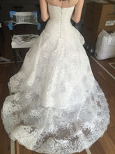 Load image into Gallery viewer, Monique Lhuillier &#39;Belle&#39; - Monique Lhuillier - Nearly Newlywed Bridal Boutique - 1

