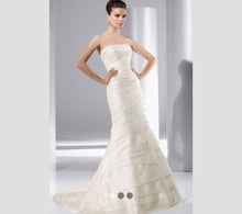 Load image into Gallery viewer, Demetrios &#39;Illusions 3142&#39; - Demetrios - Nearly Newlywed Bridal Boutique - 1
