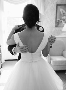 Carolina Herrera 'Chloe' size 4 used wedding dress back view on bride